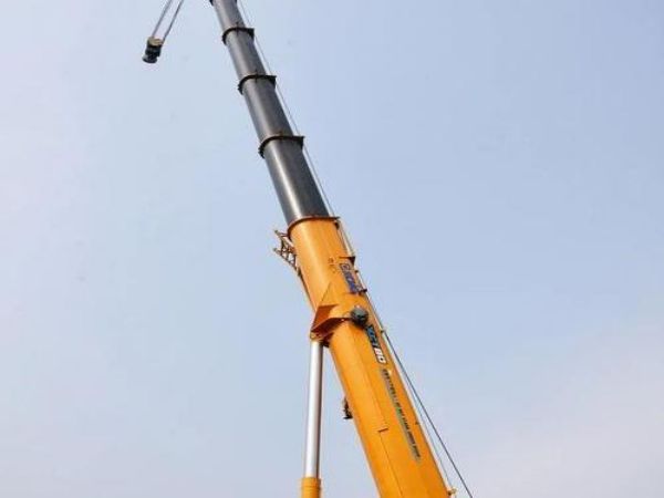 青岛市吊车租赁公司_吊车出租公司分析吊车的进度